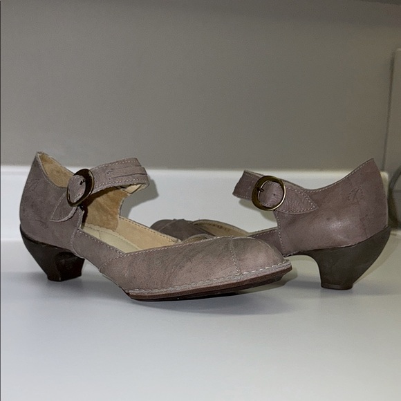 Sergio Tomani Handmade Leather Buckle Strap Mary Jane Heels | 37 | EUC | taupe - Picture 1 of 8